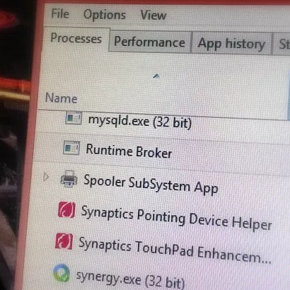 Что это runtime broker в windows 10 - нихрена не работает!