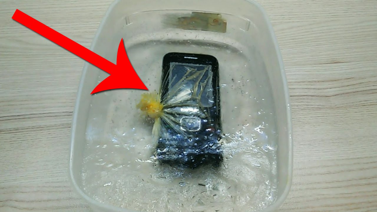 Что делать, если сенсорный телефон самсунг упал в воду?